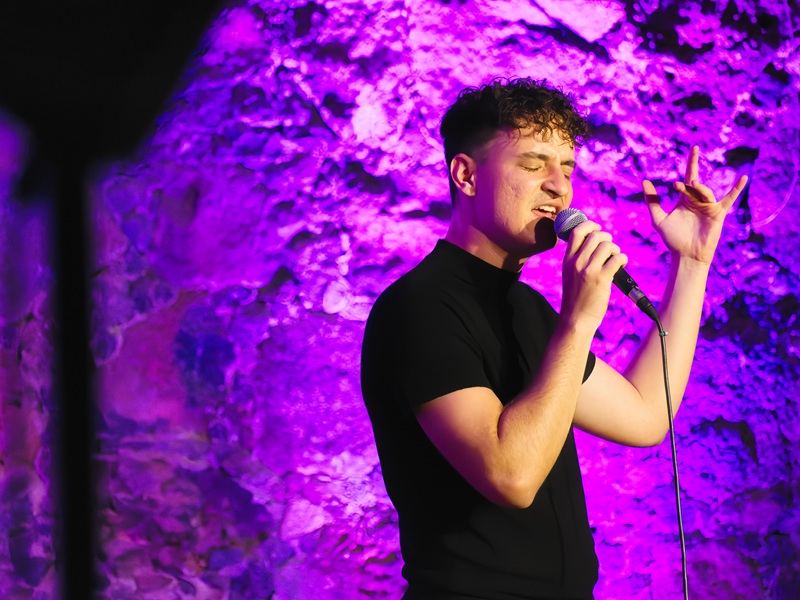 15 - Upanddown Festival - Enri Ive - 06-04-2025 - Alejandro Amador