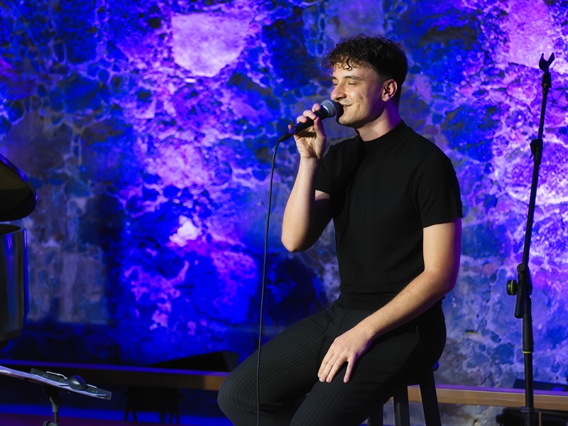 2 - Upanddown Festival - Enri Ive - 06-04-2025 - Alejandro Amador